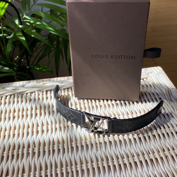 π¦ Louis Vuitton Monogram Eclipse Bracelet - Picture 9 of 14
